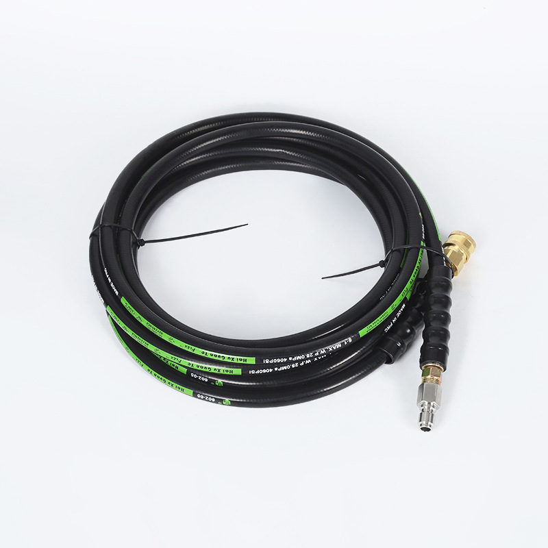 Avlägsna vattenrör med högt tryck i hushållsavlopp