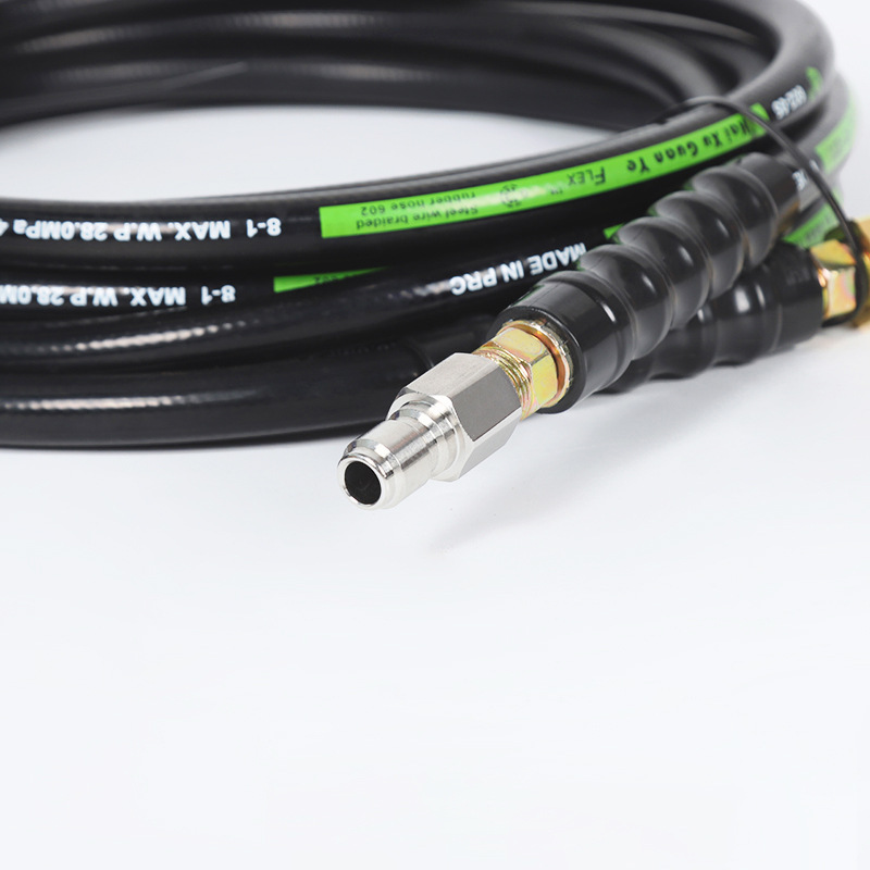 Avlägsna vattenrör med högt tryck i hushållsavlopp