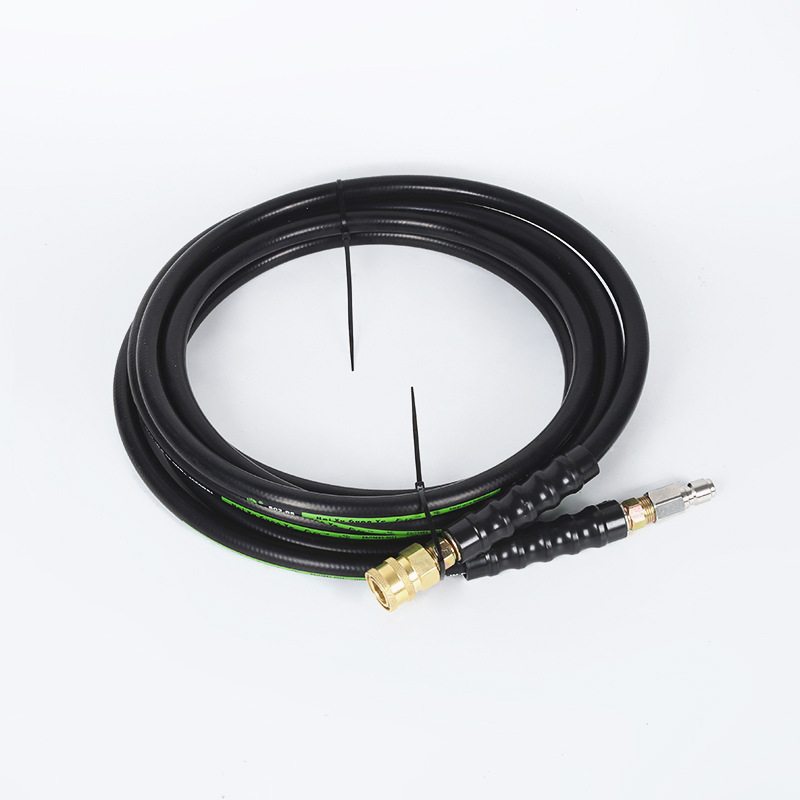 Avlägsna vattenrör med högt tryck i hushållsavlopp